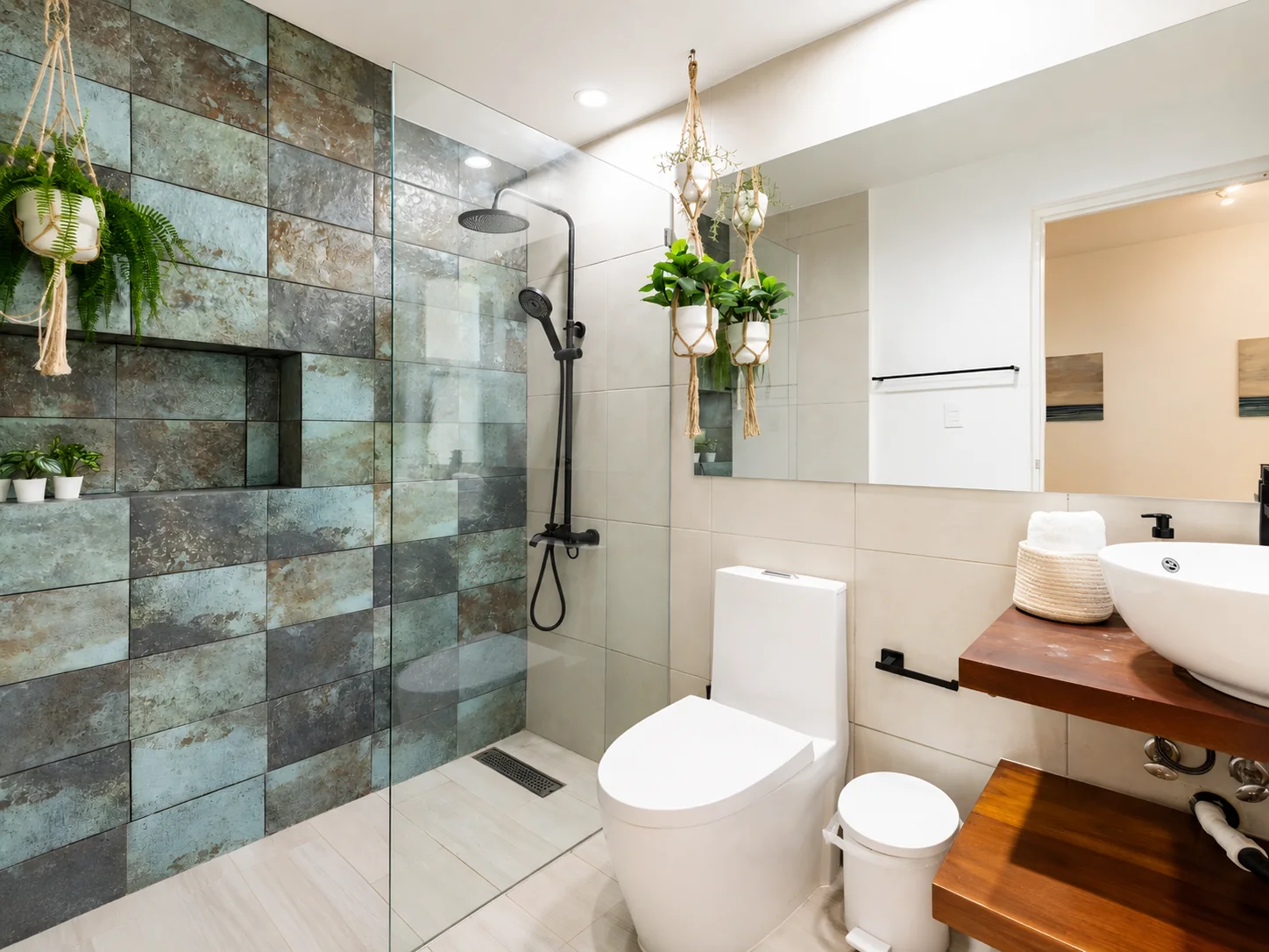 Ensuite bathroom 1 with walk-in rain shower