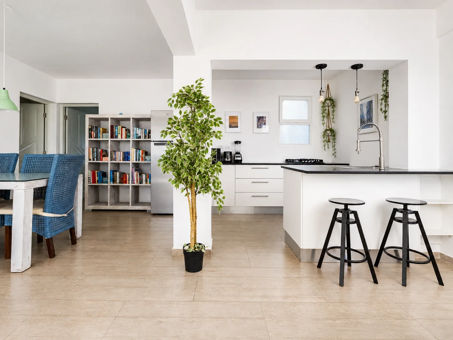 Fully equipped kitchen with breakfast bar and dining area
